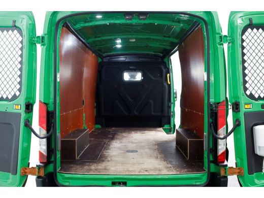 Ford Transit 350 2.0 TDCI 130pk E6 RWD L3H2 Trend Airco/Camera/Trekhaak 2750kg 11-2019 ActivLease financial lease