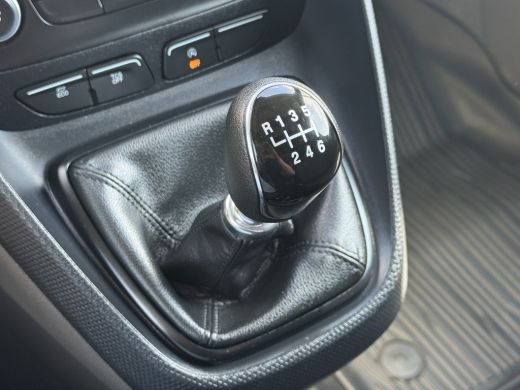Ford Transit Connect 1.0 Ecoboost 100 PK BENZINE / L1H1 / 1e EIG. / TREKHAAK / CAMERA / PDC / LICHTMETALEN VELGEN ActivLease financial lease