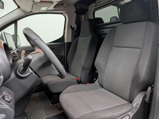 Opel Combo-e 50kWh 136 PK | CAMERA | NAVIGATIE | BETIMMERING | VERWARMD STUUR | VOORVERWARMBAAR | APPLE CARPLA... ActivLease financial lease