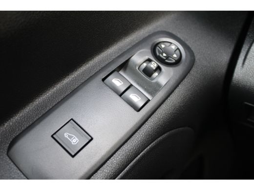 Opel Combo-e 50kWh 136 PK | CAMERA | NAVIGATIE | BETIMMERING | VERWARMD STUUR | VOORVERWARMBAAR | APPLE CARPLA... ActivLease financial lease