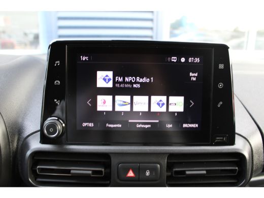 Opel Combo-e 50kWh 136 PK | CAMERA | NAVIGATIE | BETIMMERING | VERWARMD STUUR | VOORVERWARMBAAR | APPLE CARPLA... ActivLease financial lease