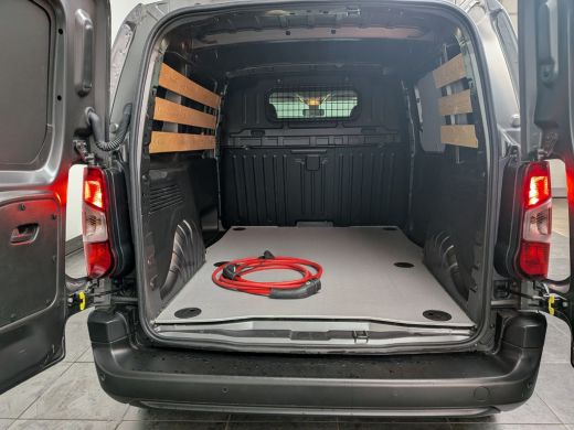 Opel Combo-e 50kWh 136 PK | CAMERA | NAVIGATIE | BETIMMERING | VERWARMD STUUR | VOORVERWARMBAAR | APPLE CARPLA... ActivLease financial lease