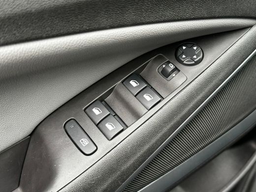 Opel Crossland X 1.2 130 PK Automaat Turbo Innovation | TREKHAAK| LED KOPLAMPEN| PARKEERSENSOREN| NAVIGATIE + APPL... ActivLease financial lease