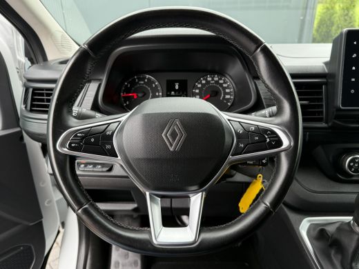 Renault Trafic 2.0 dCi 150 PK AUTOMAAT / L2H1 / 27.349 KM!! / TREKHAAK / IMPERIAAL / 3-ZITS / CAMERA / LED ActivLease financial lease