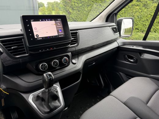 Renault Trafic 2.0 dCi 150 PK AUTOMAAT / L2H1 / 27.349 KM!! / TREKHAAK / IMPERIAAL / 3-ZITS / CAMERA / LED ActivLease financial lease