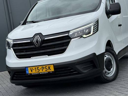Renault Trafic 2.0 dCi 150 PK AUTOMAAT / L2H1 / 27.349 KM!! / TREKHAAK / IMPERIAAL / 3-ZITS / CAMERA / LED ActivLease financial lease