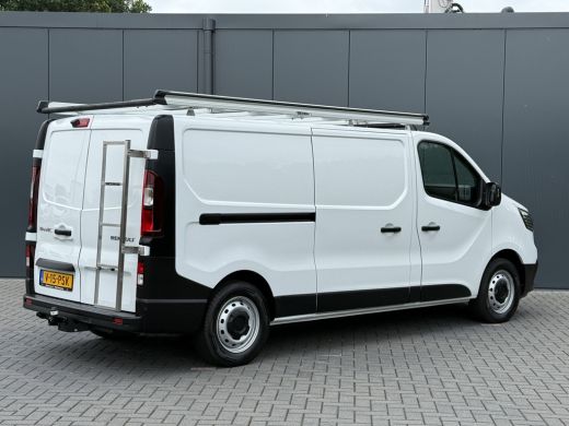 Renault Trafic 2.0 dCi 150 PK AUTOMAAT / L2H1 / 27.349 KM!! / TREKHAAK / IMPERIAAL / 3-ZITS / CAMERA / LED ActivLease financial lease