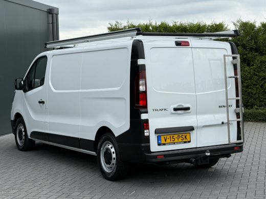 Renault Trafic 2.0 dCi 150 PK AUTOMAAT / L2H1 / 27.349 KM!! / TREKHAAK / IMPERIAAL / 3-ZITS / CAMERA / LED ActivLease financial lease