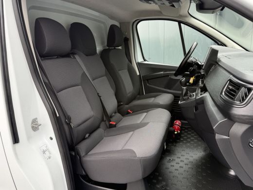 Renault Trafic 2.0 dCi 150 PK AUTOMAAT / L2H1 / 27.349 KM!! / TREKHAAK / IMPERIAAL / 3-ZITS / CAMERA / LED ActivLease financial lease