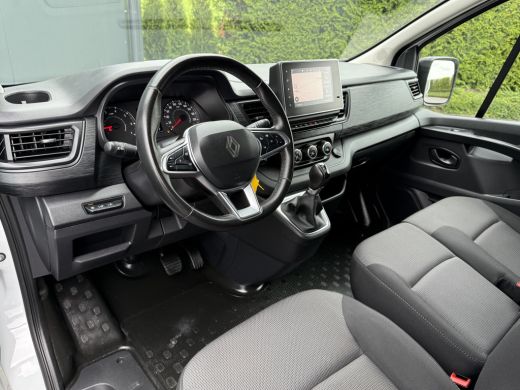 Renault Trafic 2.0 dCi 150 PK AUTOMAAT / L2H1 / 27.349 KM!! / TREKHAAK / IMPERIAAL / 3-ZITS / CAMERA / LED ActivLease financial lease