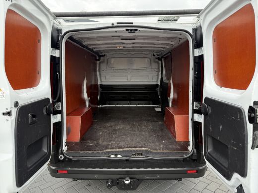 Renault Trafic 2.0 dCi 150 PK AUTOMAAT / L2H1 / 27.349 KM!! / TREKHAAK / IMPERIAAL / 3-ZITS / CAMERA / LED ActivLease financial lease