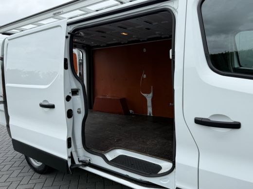 Renault Trafic 2.0 dCi 150 PK AUTOMAAT / L2H1 / 27.349 KM!! / TREKHAAK / IMPERIAAL / 3-ZITS / CAMERA / LED ActivLease financial lease