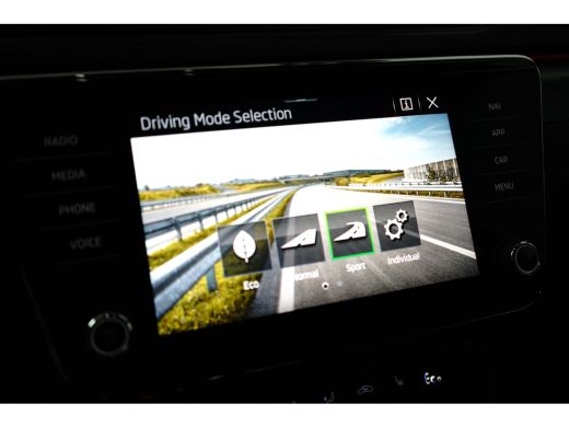 Skoda Superb Combi 1.4 IV Sportline 204 pk 6-DSG | Achteruitrijcamera | Elektrische Stoelen | Apple Carplay | ActivLease financial lease