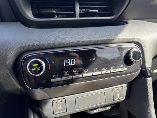 Toyota Yaris 1.5 Hybrid 115 Dynamic ActivLease financial lease