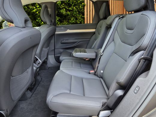 Volvo  EX90 Twin Motor Performance Ultra 7p. 111 kWh | Massage | Luchtvering | Trekhaak | 360 Cam | Pano ActivLease financial lease