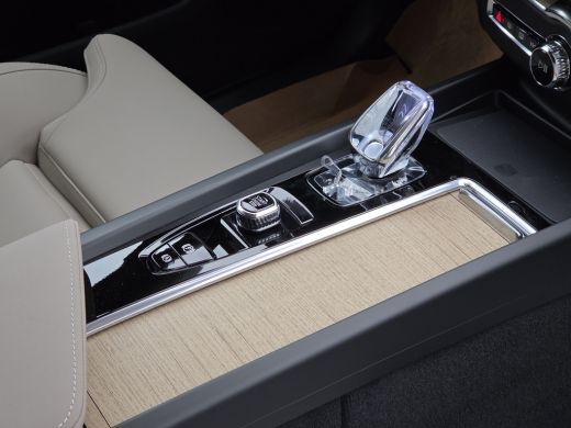 Volvo  XC60 2.0 T6 Plug-in hybrid AWD Plus Bright | Luchtvering | 360 Cam | HUD | Pano | Harman/Kardon ActivLease financial lease