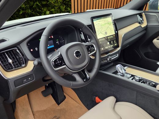 Volvo  XC60 2.0 T6 Plug-in hybrid AWD Plus Bright | Luchtvering | 360 Cam | HUD | Pano | Harman/Kardon ActivLease financial lease
