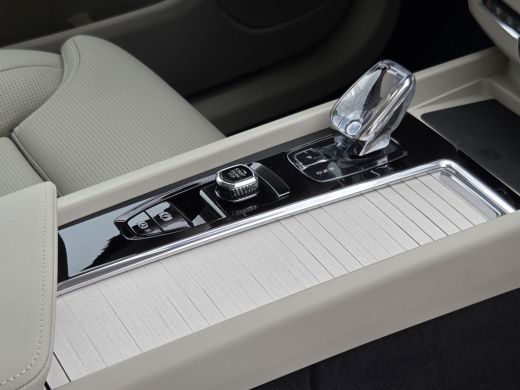 Volvo  XC60 2.0 T6 Plug-in hybrid AWD Plus Bright | Luchtvering | Stoelventilatie | Pano | 360 Cam | HUD ActivLease financial lease