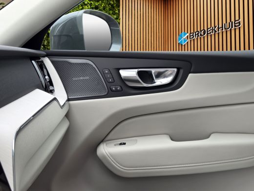 Volvo  XC60 2.0 T6 Plug-in hybrid AWD Plus Bright | Luchtvering | Stoelventilatie | Pano | 360 Cam | HUD ActivLease financial lease