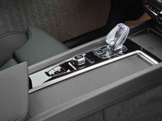 Volvo  XC60 2.0 T6 Plug-in hybrid AWD Plus Dark | Pano | 360 Cam | Head-up | Pilot Assist | Memory | Harman/K... ActivLease financial lease