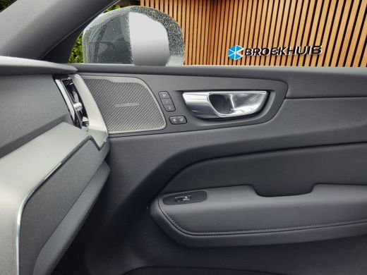 Volvo  XC60 2.0 T6 Plug-in hybrid AWD Plus Dark | Pano | 360 Cam | Head-up | Pilot Assist | Memory | Harman/K... ActivLease financial lease