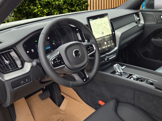 Volvo  XC60 2.0 T6 Plug-in hybrid AWD Plus Dark | Pano | 360 Cam | Head-up | Pilot Assist | Memory | Harman/K... ActivLease financial lease