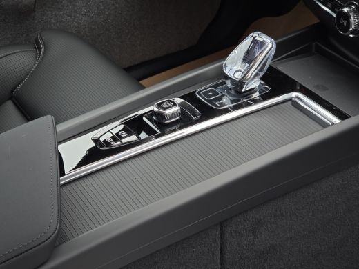 Volvo  XC60 2.0 T8 Plug-in hybrid AWD Ultra Black Edition Executive | Bowers&Wilkins | Massage/ventilatie | L... ActivLease financial lease
