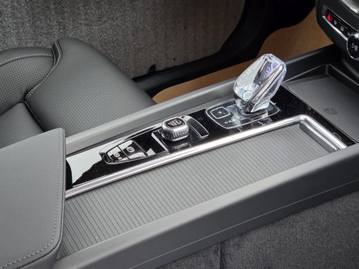 Volvo  XC60 2.0 T8 Plug-in hybrid AWD Ultra Dark Exec. Ed. | Bowers&Wilkins | Luchtvering | Massage/ventilati... ActivLease financial lease