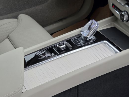 Volvo  XC60 2.0 T8 Plug-in hybrid AWD Ultra Dark Exec. Ed. | Bowers&Wilkins | Luchtvering | Massage/ventilati... ActivLease financial lease