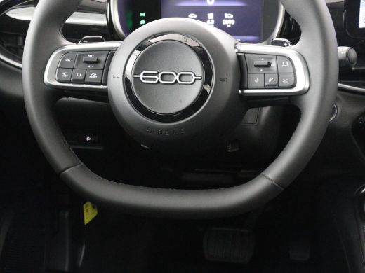 Fiat 600 1.2 Hybrid Urban | Stoelverwarming | 360 camera | | Stoelverwarming | 360 camera | Cruise control... ActivLease financial lease
