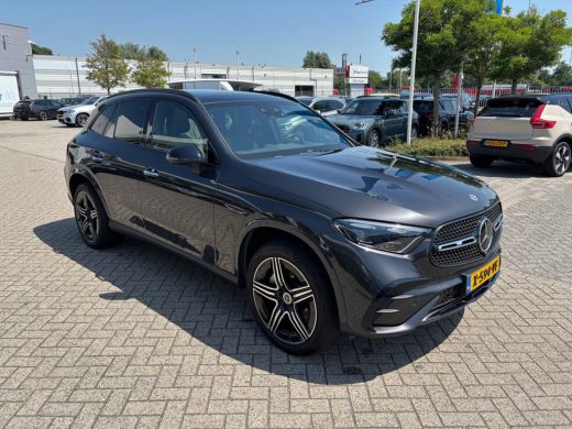 Mercedes-Benz GLC 300e AMG // Panorama dak // Trekhaak // Burmester // Headup // Memory Stoelen // Distronic // 360... ActivLease financial lease