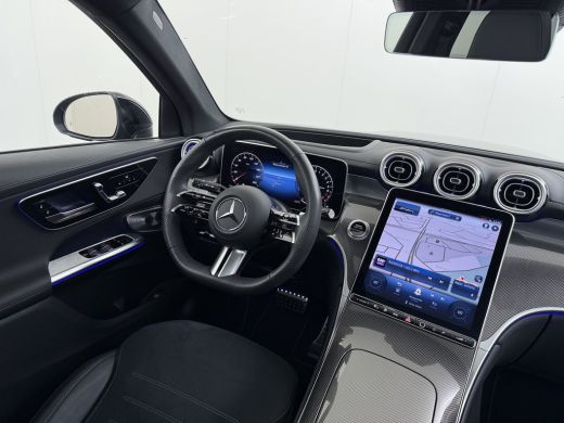 Mercedes-Benz GLC 300e AMG // SoH 93% // Panorama dak // Trekhaak // Burmester // Headup // Memory Stoelen // Distr... ActivLease financial lease