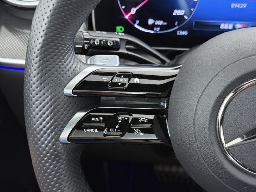 Mercedes-Benz GLC 300e AMG // SoH 93% // Panorama dak // Trekhaak // Burmester // Headup // Memory Stoelen // Distr... ActivLease financial lease