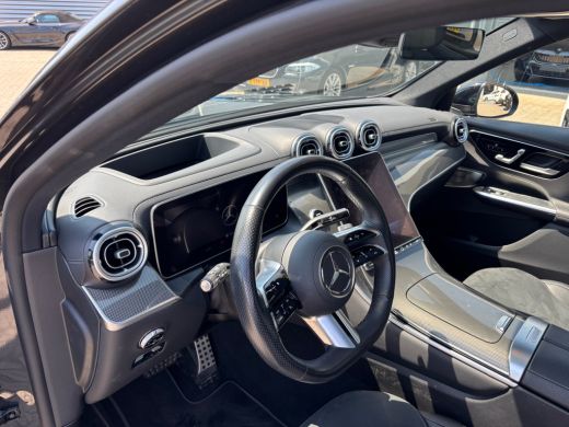Mercedes-Benz GLC 300e AMG // Panorama dak // Trekhaak // Burmester // Headup // Memory Stoelen // Distronic // 360... ActivLease financial lease