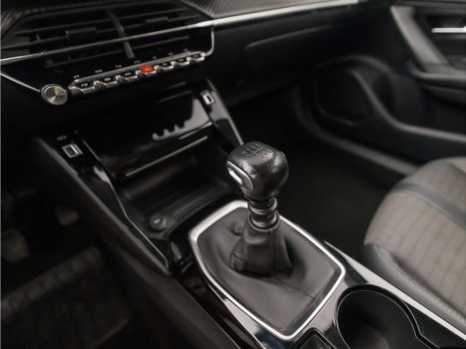 Peugeot 2008 1.2 PureTech Allure Sport (VIRTUAL COCKPIT, APPLE CARPLAY, 360 CAMERA, LEDER, KEYLESS, SPORTSTOEL... ActivLease financial lease