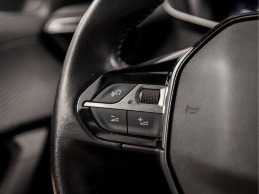 Peugeot 2008 1.2 PureTech Allure Sport (VIRTUAL COCKPIT, APPLE CARPLAY, 360 CAMERA, LEDER, KEYLESS, SPORTSTOEL... ActivLease financial lease