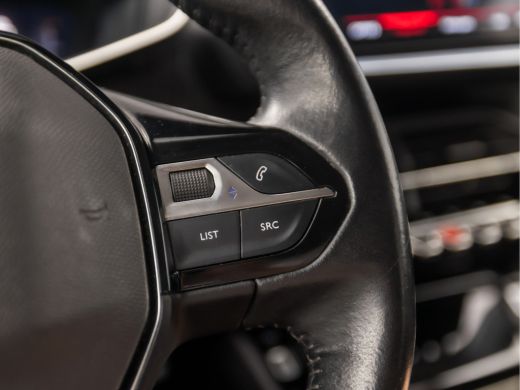 Peugeot 2008 1.2 PureTech Allure Sport (VIRTUAL COCKPIT, APPLE CARPLAY, 360 CAMERA, LEDER, KEYLESS, SPORTSTOEL... ActivLease financial lease