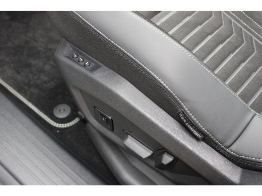 Peugeot 3008 1.6 plug-in Hybrid 195 GT | Panorama/schuifdak | Luxe stoelen | Massage | Focal | Alcantara | 360... ActivLease financial lease