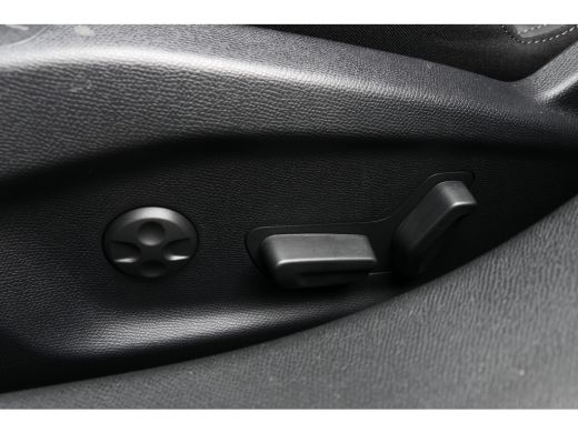 Peugeot 308 SW 1.6 PLUG-IN HYBRID 195PK GT AUTOMAAT / CAMERA V+A / MASSAGESTOEL / KEYLESS / FULL-LED / 18"LMV... ActivLease financial lease