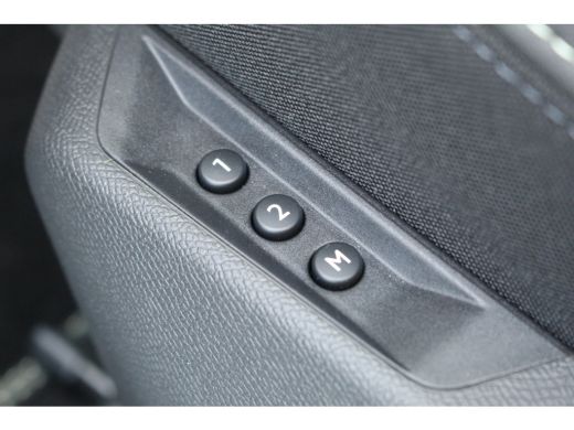 Peugeot 5008 1.6 Plug-in Hybrid 195 GT Exclusive 7p Full Options! | Leder | Pano | Massage | 360 CAM | Stoel v... ActivLease financial lease