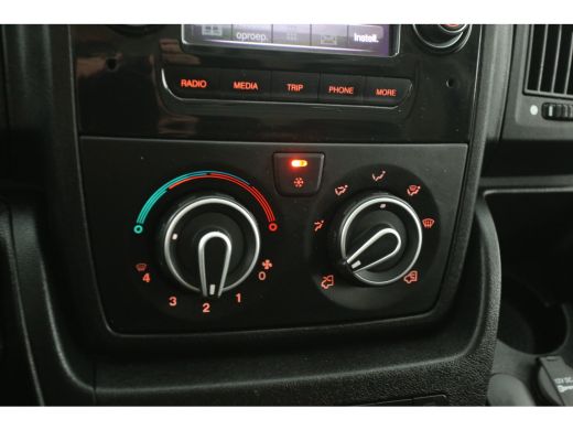 Peugeot Boxer Citro&euml;n Jumper 2.2 BlueHDi 140 L2H1 | Airco | Cruise | 3 Zits | Trekhaak | 2xSchuifdeur | Parkeer... ActivLease financial lease