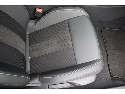 Peugeot e-308 GT 54 kWh | Nieuw model | Fase 3 laden | SOH 98% | Massage | Stoelverwarming | Navigatie | Camera... ActivLease financial lease