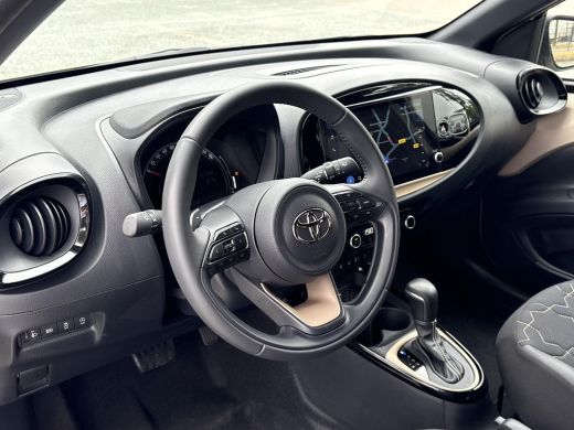 Toyota Aygo 1.0 VVT-i S-CVT Envy **KEYLESS/ STOELVERWARMING/ PARKEERSENSOREN** ActivLease financial lease