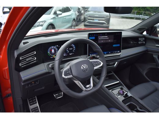 Volkswagen Tiguan 1.5 TSI eHybrid PHEV 272PK R-Line | Schuif-kanteldak | Elektrische achterklep | Harman Kardon | 3... ActivLease financial lease