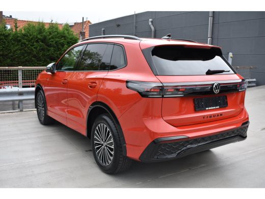 Volkswagen Tiguan 1.5 TSI eHybrid PHEV 272PK R-Line | Schuif-kanteldak | Elektrische achterklep | Harman Kardon | 3... ActivLease financial lease