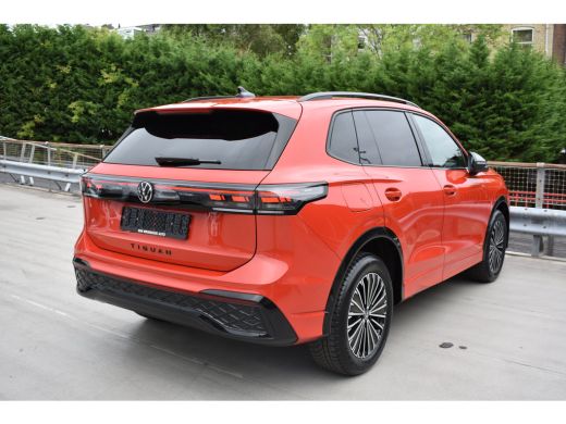 Volkswagen Tiguan 1.5 TSI eHybrid PHEV 272PK R-Line | Schuif-kanteldak | Elektrische achterklep | Harman Kardon | 3... ActivLease financial lease