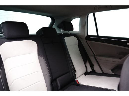 Volkswagen Tiguan Elegance eHybrid | ACC | Achteruitrijcamera | Elektrische achterklep | Stoelverwarming | Elektris... ActivLease financial lease