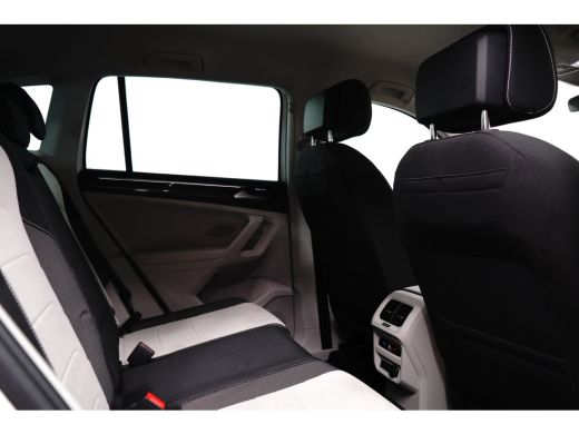 Volkswagen Tiguan Elegance eHybrid | ACC | Achteruitrijcamera | Elektrische achterklep | Stoelverwarming | Elektris... ActivLease financial lease
