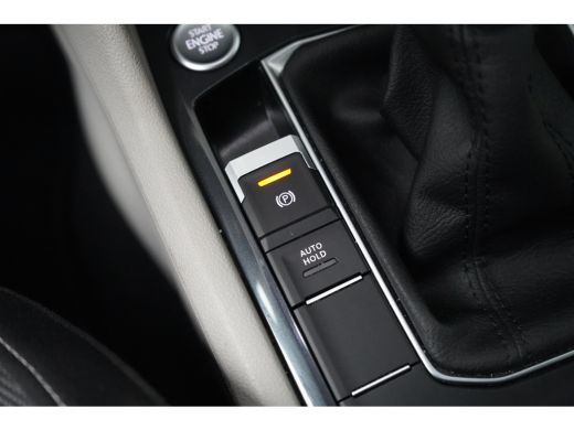 Volkswagen Tiguan Elegance eHybrid | ACC | Achteruitrijcamera | Elektrische achterklep | Stoelverwarming | Elektris... ActivLease financial lease