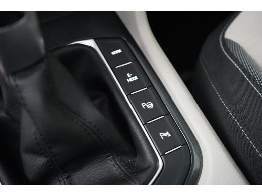 Volkswagen Tiguan Elegance eHybrid | ACC | Achteruitrijcamera | Elektrische achterklep | Stoelverwarming | Elektris... ActivLease financial lease